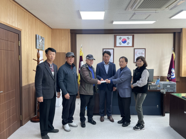 덕산면노인회 성금 기탁 기념촬영