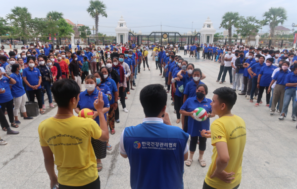 지난 19일 전북대학교와 함께 ‘캄보디아 프렉프노우 지역주민 비전염성질환 예방 캠페인’을 캄보디아 국토관리도시계획부에서 개최