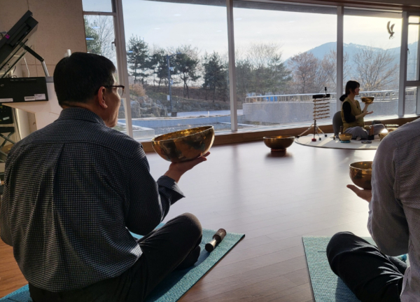 싱잉볼 명상 프로그램 체험 사진.