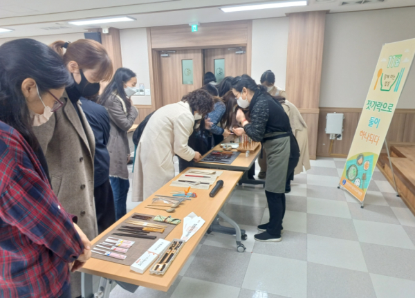 젓가락으로 시작하는 밥상머리 교육, 교원 연수 개최 모습