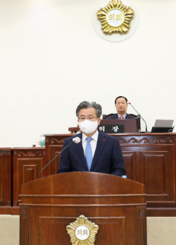 정용래 유성구청장, 29일 시정연설 모습