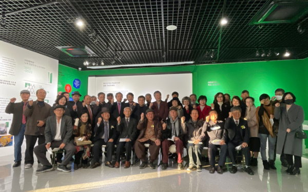 대전문학관, 개관 10주년 기념행사 단체사진