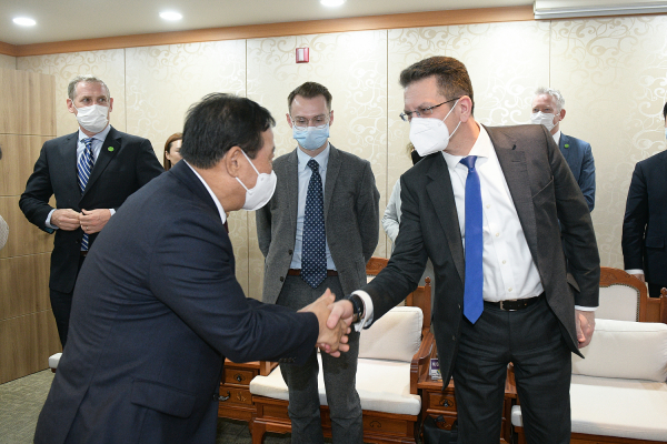 벨파스트시 환담 모습