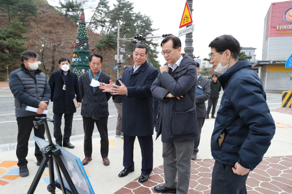 이상래 행복청장, 제2금강교 건립 예정지역 현장 점검 모습