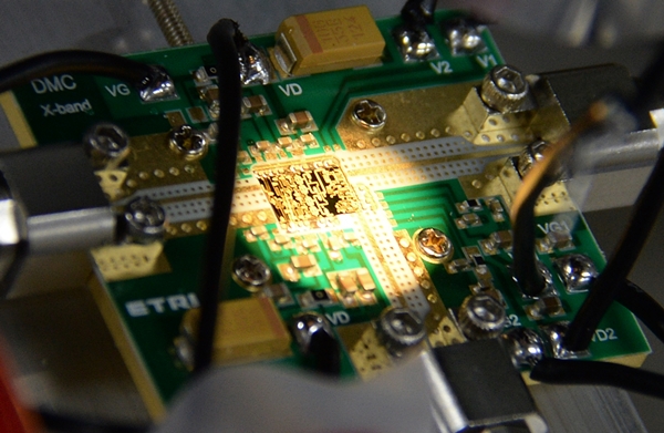 ETRI 연구진이 개발한 질화갈륨 반도체 송·수신 집적회로(MMIC)