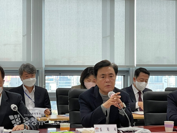 김태흠 충남지사는 12일 오후 도청 중회의실에서 열린 실·국·원장 회의 모두발언을 통해 지난 8일, ‘해양생태계법 개정안’ 국회 본회의가 통과되었다고 밝혔다/사진 권상재 기자