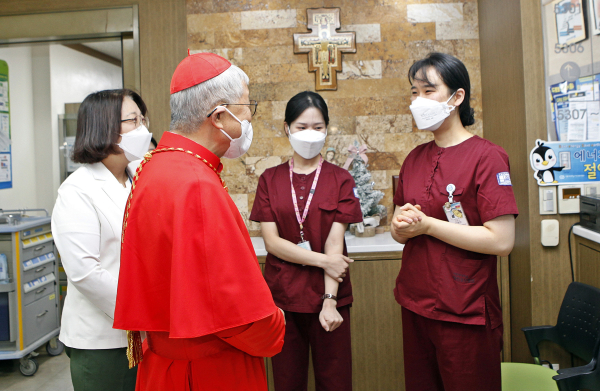 대전성모병원 유흥식 추기경 격려방문 모습
