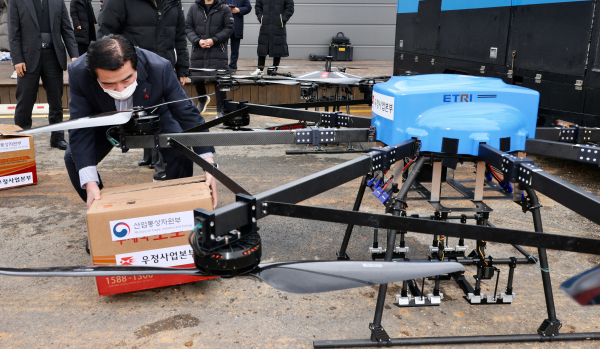 원산도 우체국 드론배송 서비스 시연회 진행 모습