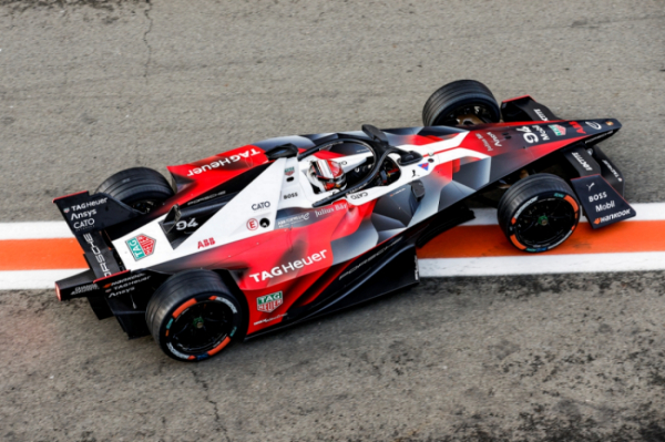 한국타이어 아이온(iON) 장착 포뮬러 E 3세대 머신