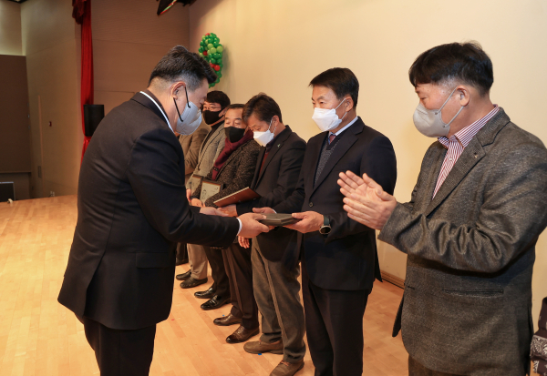 2022년도 주민자치 성과공유회에서 유공자 표창 모습