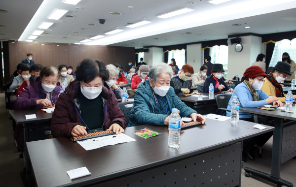 16일 서구청 장태산실에서 열린 2022 시니어 주산경시대회 사진