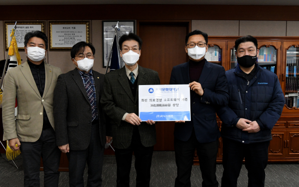 피닉스비전의 의료영상 소프트웨어 수증식 후 참석자들이 기념촬영.(왼쪽 세 번째부터 백석문화대 송기신 총장, 피닉스비전 김성현 대표)