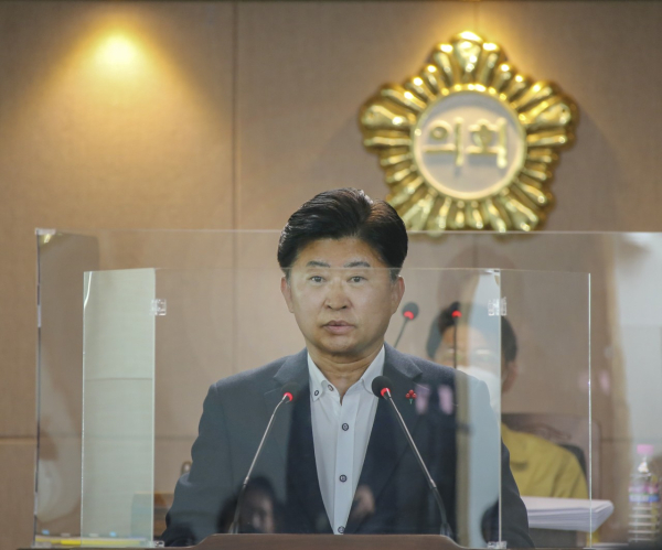 제266회 정례회 제4차 본회의에서 최충규 구청장 시정연설 모습