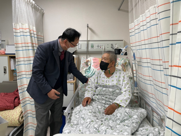 23일, 강만희 대전지방보훈청장이 연말을 맞아 대전보훈병원방문 모습