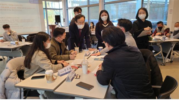 지난 15일, 리버스 멘토링 도입하고 세대공감 워크숍 진행