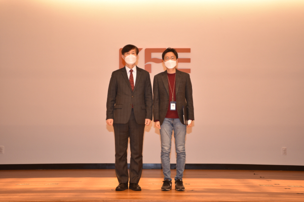 ‘자랑스런 KFE人 상’에 권재민 책임연구원(오른쪽)