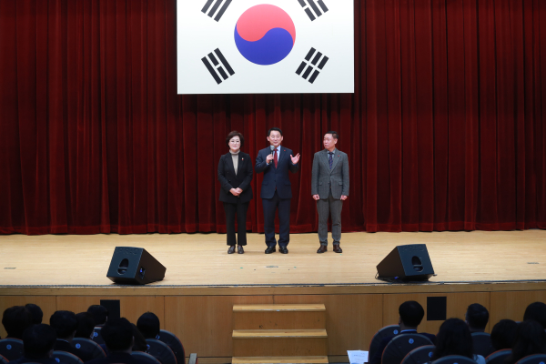 2일 서구청 구봉산홀에서 열린 시무식 장면