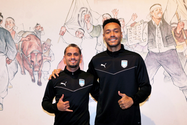 천안시티FC의 브라질 선수 호도우프(왼쪽)와 모따 (오른쪽)