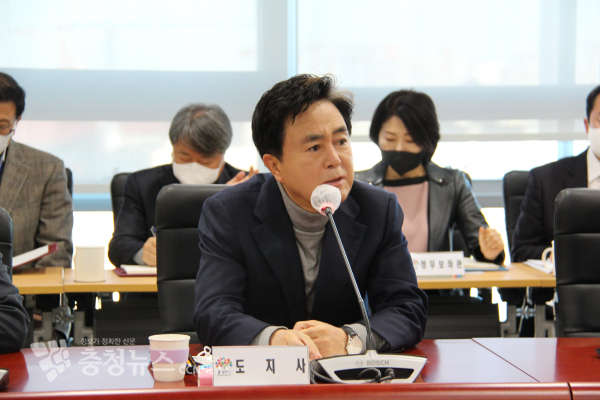 김태흠 충남지사가 매주 실국원장들이 참여했던 회의방식을 과장·팀장들과 간담회방식으로 소통을 하겠다고 밝혔다/사진 권상재 기자