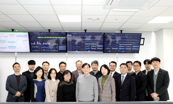 한국건강관리협회는 IT 성능 관리 시스템을 구축 완료하고, 본격 가동을 시작했다. - 한국건강관리협회 김인원 회장(앞줄 좌측에서 다섯 번째), 이은희 사무총장(앞줄 좌측에서 네 번째)