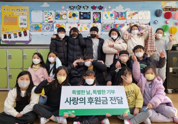 대문초 학생들이 단체사진 촬영중