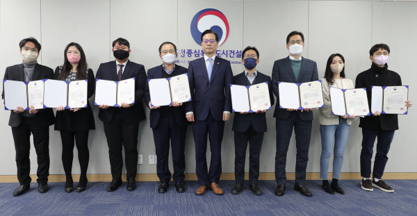 2022년 적극행정 우수공무원 및 우수부서 선정 시상식 모습