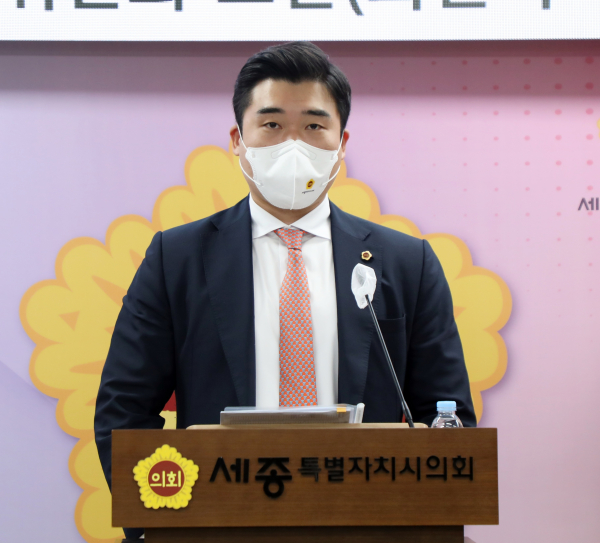 의정브리핑 하는 최원석 세종시의회 의원