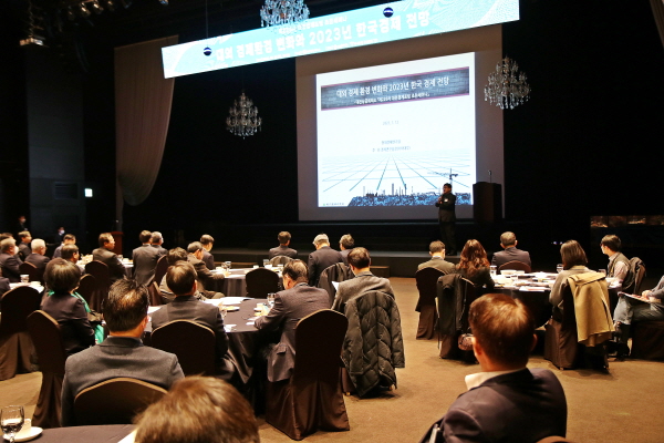 주원 현대경제연구원 경제연구실장 초청… 제226차 대전경제포럼 조찬세미나 특강 모습