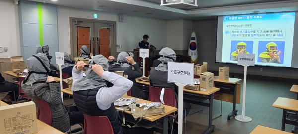 직장민방위대원 임무 부여 및 비상사태 발생 시 행동요령 교육 실시 모습