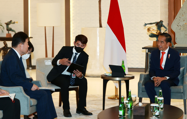 김진표 국회의장과 인도네시아 조코 위도도 대통령이 면담을 하고 있다.