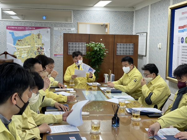 한파경보 대비 긴급 점검 회의 진행 장면/아산시 제공