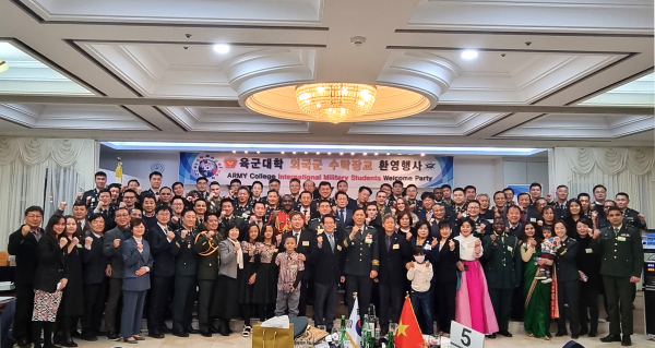 육군대학(한국효문화진흥원 협약기관)외국군 수탁장교 환영행사 단체사진