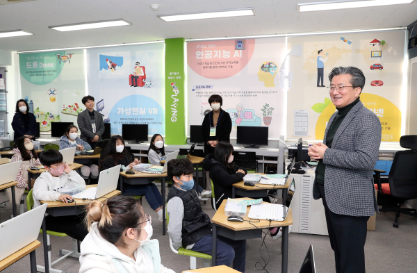 정용래 유성구청장, ‘유성 디지털 새싹 SW․AI 특별캠프’ 방문