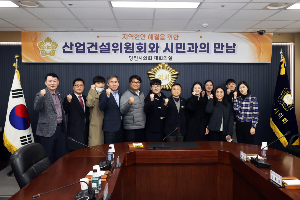 산건위, 환경직 공무원과의 간담회 개최 단체사진