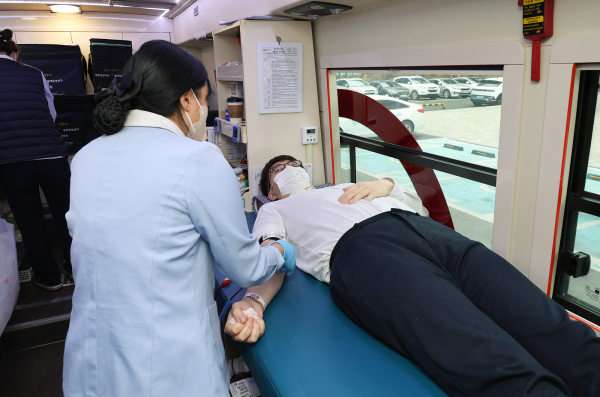 16일 교육청 등 소속 기관 직원을 대상으로 생명나눔 실천을 위한 상반기 헌혈행사 진행