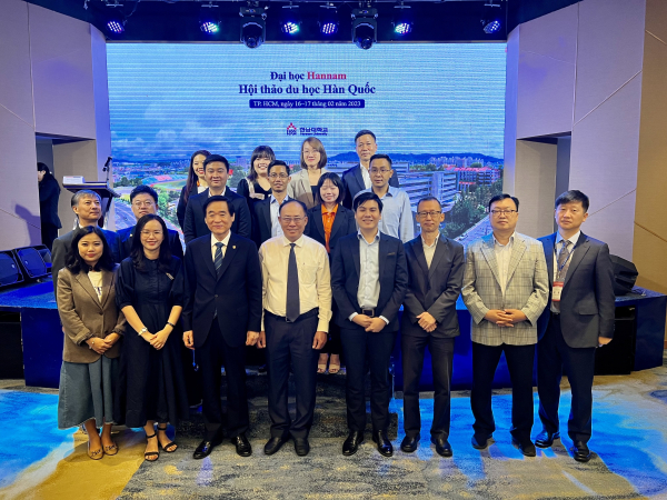 한남대 이광섭총장이 반랑대에서 단독 유학설명회를 개최했다.