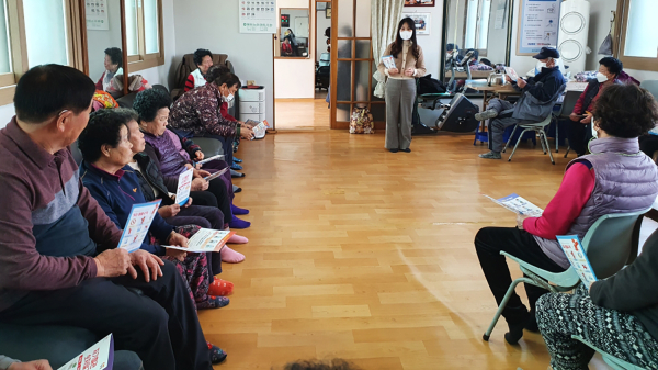 서산시보건소에서 어르신들을 대상으로 만성질환 상담소를 운영하고 있다