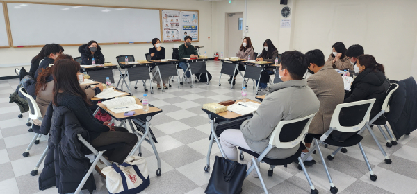 신학년 준비를 위한 고등학교 그룹별 상호장학 운영 모습