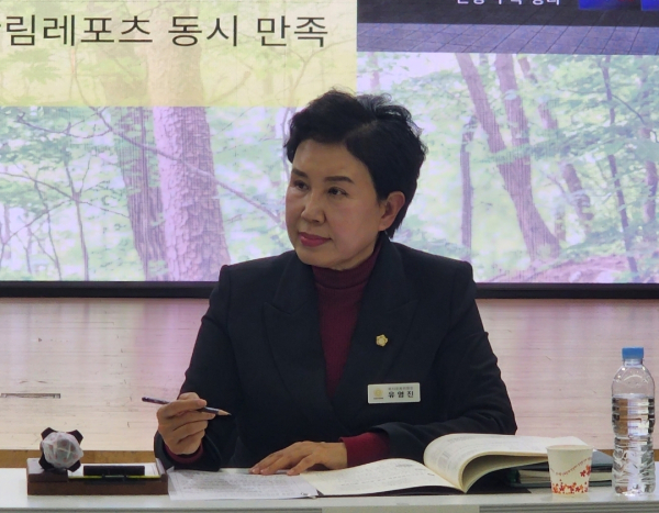 토론회를 진행하고 있는 유영진 의원/박동혁 기자