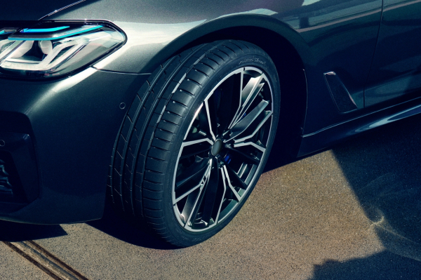 한국타이어의 초고성능 스포츠 타이어 벤투스 S1 에보3