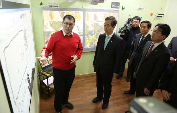 한덕수 국무총리, 한남대 대덕밸리캠퍼스 창업보육센터 현장 방문 진행 모습