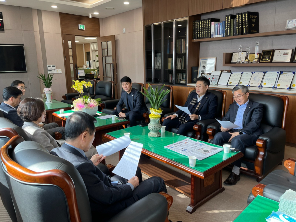 농협중앙회 조합감사위원회사무처 충남검사국(국장 이용권)은 농협청양군지부(지부장 김승겸)를 찾아 최근 부정선거 관련 이슈 및 정보를 공유하고 대응방안을 논의하는 등 공명선거문화 정착을 위한 협의 실시