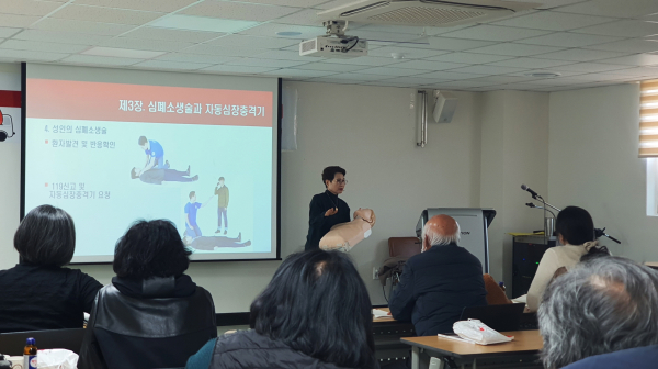 지난 23일 농업기술센터 창조관에서 진행된 농어촌 체험관광연구회 응급처치 교육 모습.