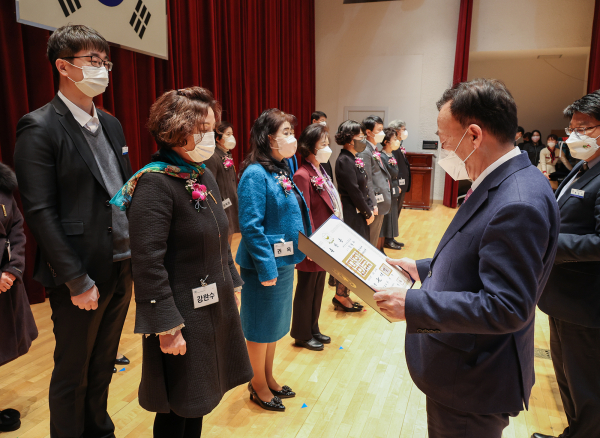 2월 말 퇴직교원 정부포상 전수식 개최 모습