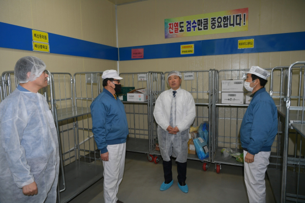 최재구 예산군수 학교급식지원센터 현장 방문