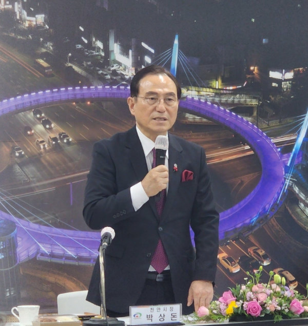 마지막 방문지인 불당1동을 찾은 박상돈 시장/박동혁 기자