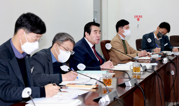 김동일 시장 주재로 2024년도 정부예산 확보전략 보고회 개최 모습