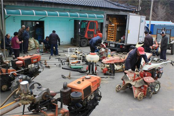 찾아가는 맞춤형 농업기계 순회 수리와 사용 시 안전교육 프로그램 진행 모습