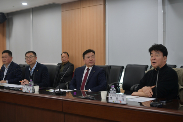 최재구 예산군수와 백종원 대표 공동 간담회 모습