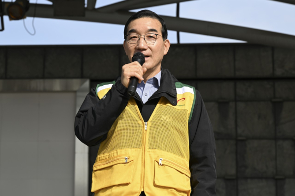 지난 11일 대흥동 우리들공원 일원에서 진행한 봄맞이 환경정화 활동 모습